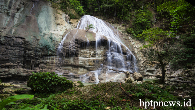 Air Terjun Karmon: Surga Alam yang Menawan
