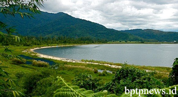 Panorama Danau Poso: Permata Air Tawar di Jantung Sulawesi